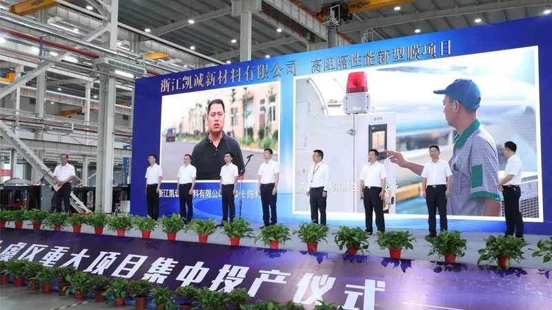 食品级胶粘剂：耐油耐水性能解析与选型要点**